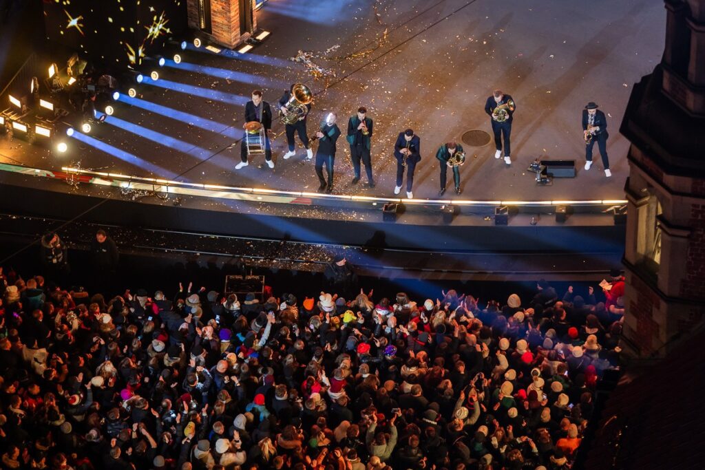 “The New Year’s Power of Hits” photo by Szymon Zdziebło / tarantoga.pl