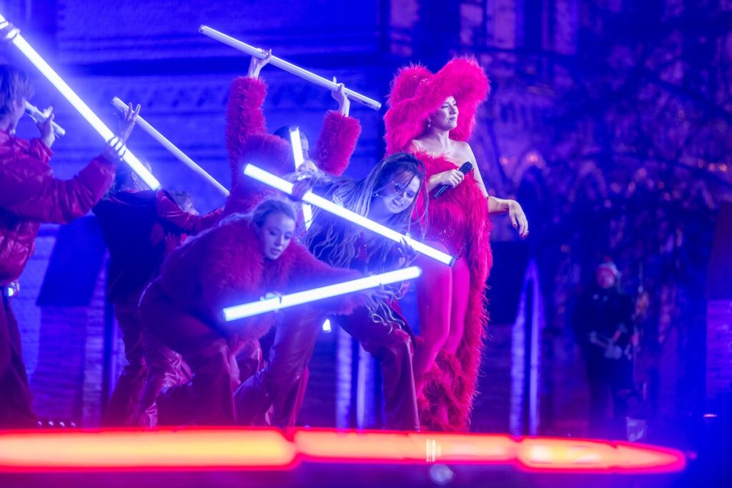 “The New Year’s Power of Hits” photo by Szymon Zdziebło / tarantoga.pl