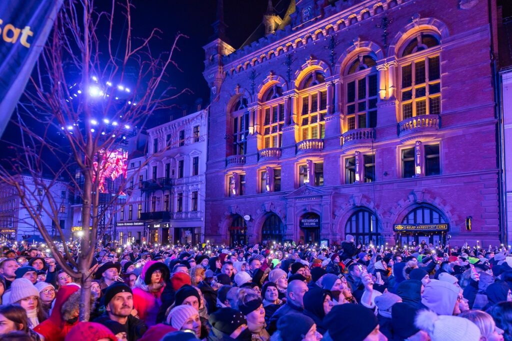 “The New Year’s Power of Hits” photo by Szymon Zdziebło / tarantoga.pl