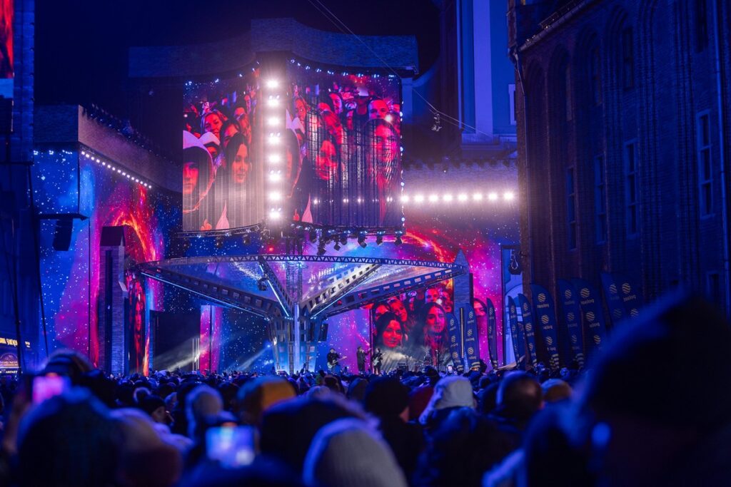 “The New Year’s Power of Hits” photo by Szymon Zdziebło / tarantoga.pl