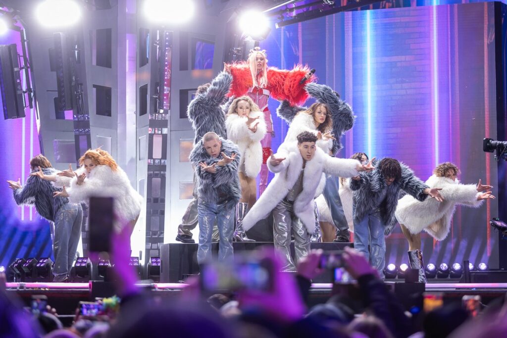 “The New Year’s Power of Hits” photo by Szymon Zdziebło / tarantoga.pl