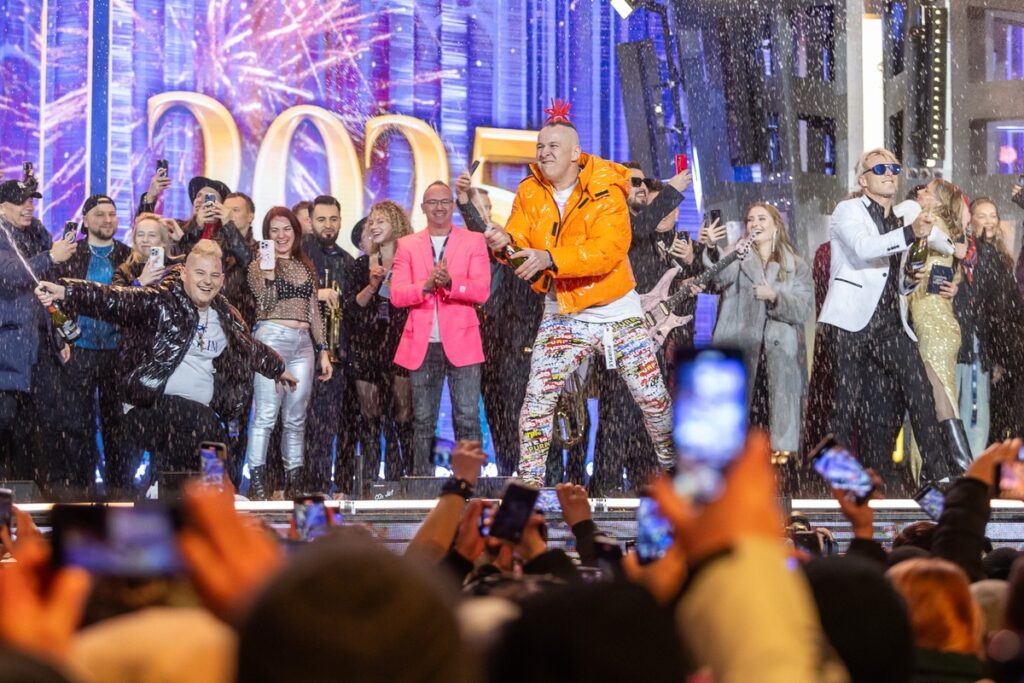 “The New Year’s Power of Hits” photo by Szymon Zdziebło / tarantoga.pl
