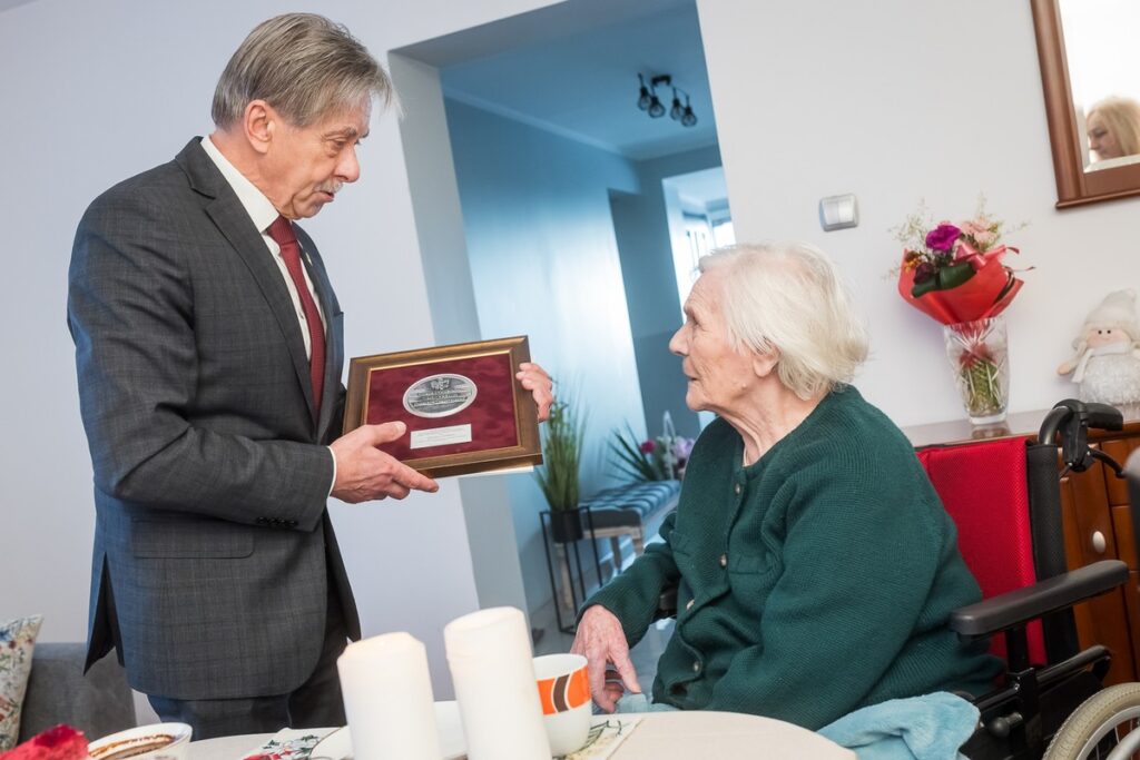 Medal Unitas Durat dla Stanisławy Smolińskiej fot. Tomasz Czachorowski/eventphoto.com.pl dla UMWKP