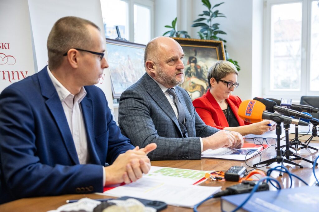 Konferencja prasowa przed XIII Marszałkowskim Balem Dobroczynnym fot. Szymon Zdziebło/tarantoga.pl dla UMWKP