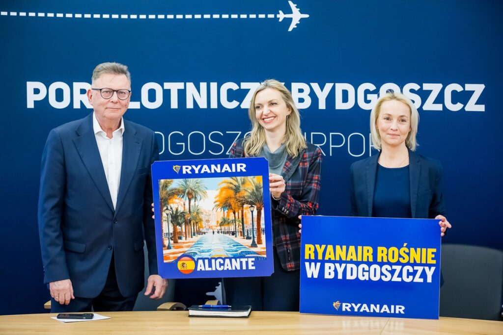 Press conference announcing flights to Alicante, photo by Tomasz Czachorowski/eventphoto for UMWKP
