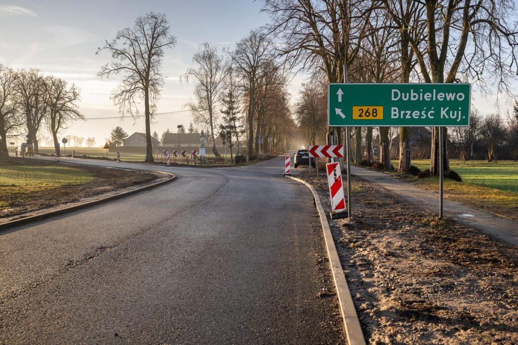 Modernizacja DW 268, fot. Szymon Zdziebło/tarantoga.pl dla UMWKP Modernization of DW 268, photo by Szymon Zdziebło/tarantoga.pl for UMWKP