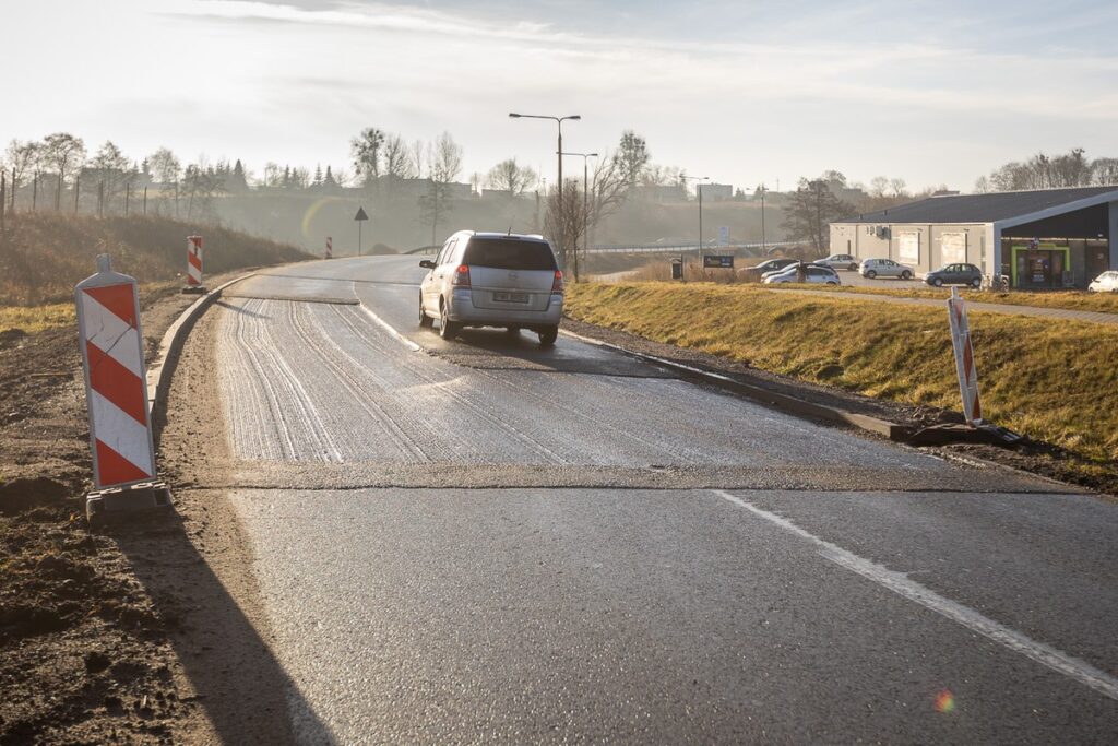 Modernizacja DW 268, fot. Szymon Zdziebło/tarantoga.pl dla UMWKP Modernization of DW 268, photo by Szymon Zdziebło/tarantoga.pl for UMWKP