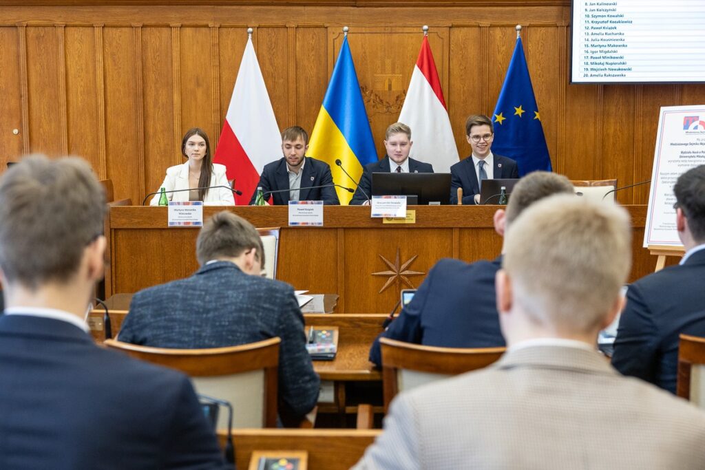 Session of the Regional Youth Parliament, photo by Szymon Zdziebło/tarantoga.pl for UMWKP