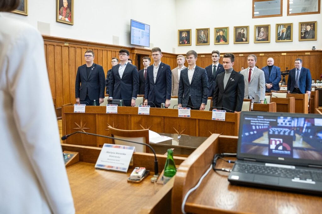 Session of the Regional Youth Parliament, photo by Szymon Zdziebło/tarantoga.pl for UMWKP