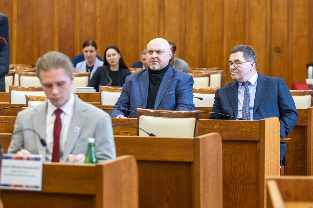 Session of the Regional Youth Parliament, photo by Szymon Zdziebło/tarantoga.pl for UMWKP
