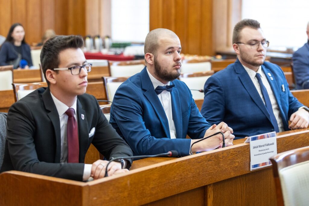 Session of the Regional Youth Parliament, photo by Szymon Zdziebło/tarantoga.pl for UMWKP