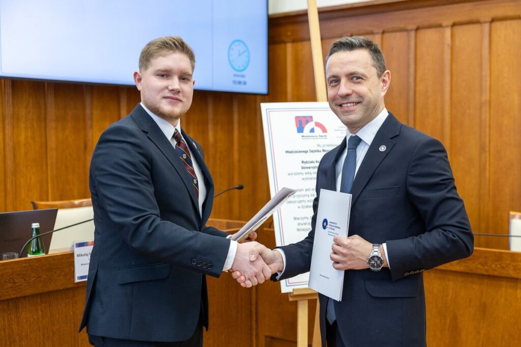 Session of the Regional Youth Parliament, photo by Szymon Zdziebło/tarantoga.pl for UMWKP