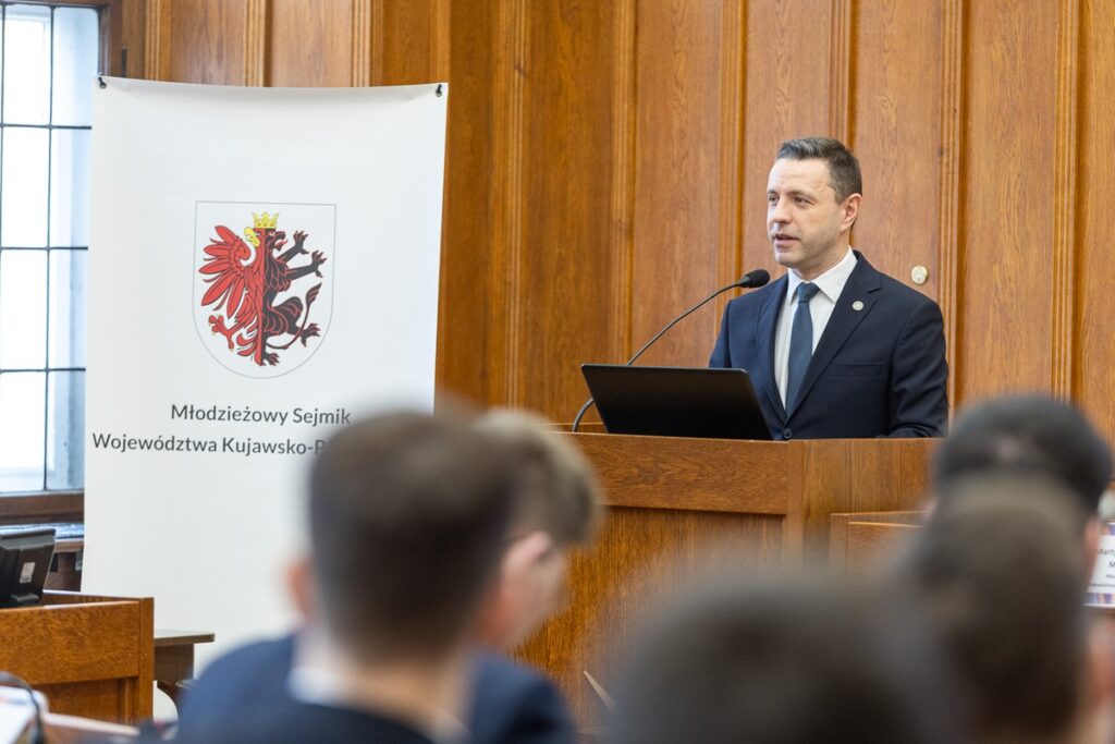 Session of the Regional Youth Parliament, photo by Szymon Zdziebło/tarantoga.pl for UMWKP