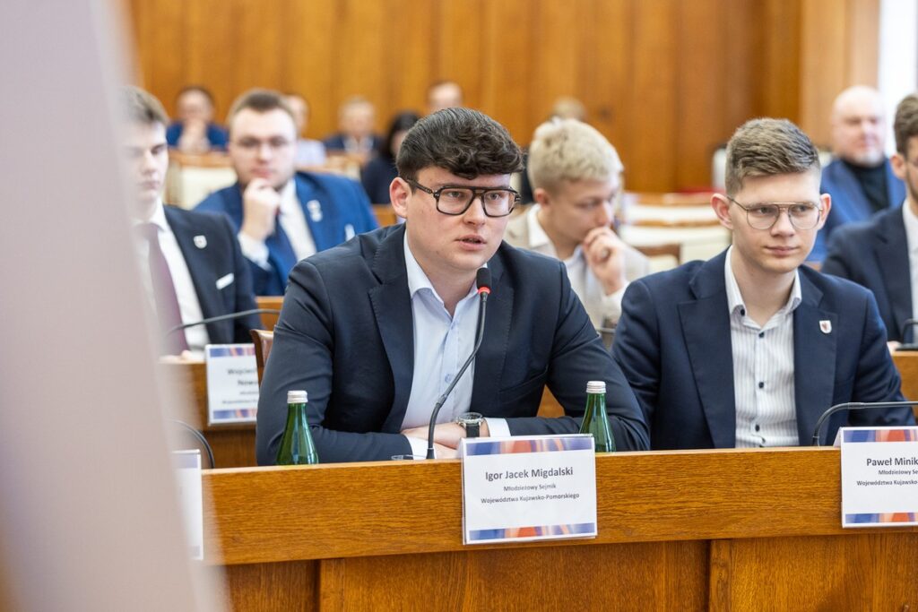 Session of the Regional Youth Parliament, photo by Szymon Zdziebło/tarantoga.pl for UMWKP
