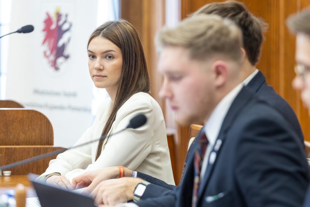 Session of the Regional Youth Parliament, photo by Szymon Zdziebło/tarantoga.pl for UMWKP