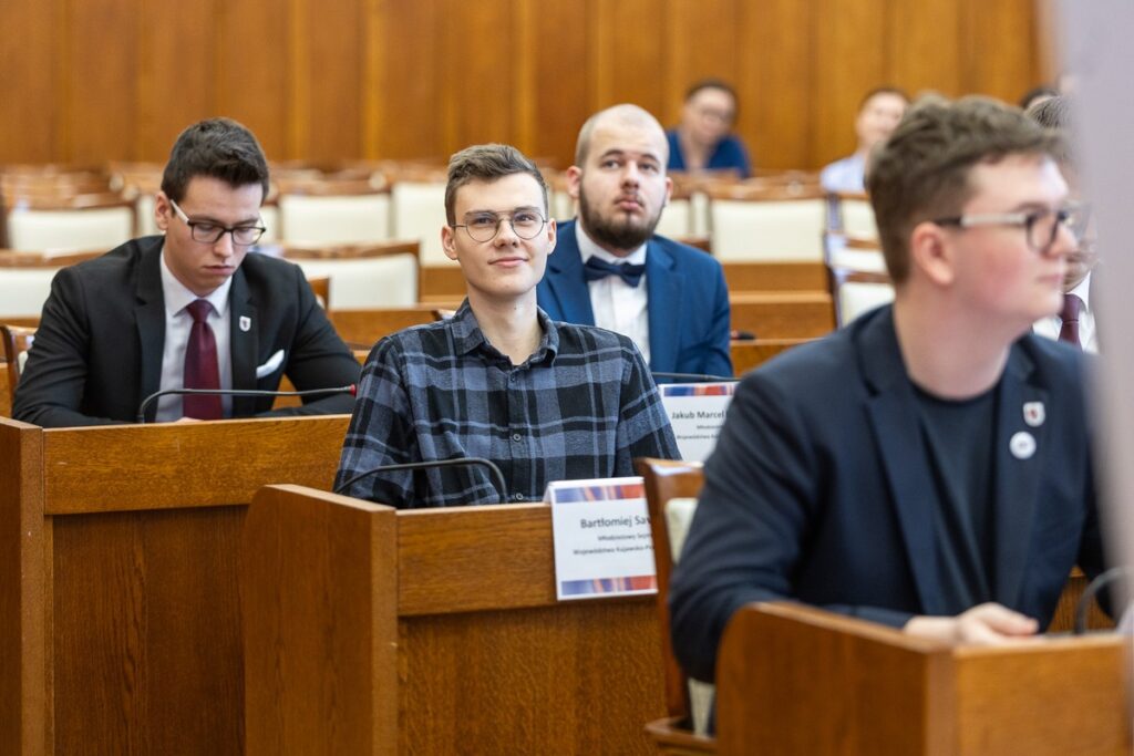 Session of the Regional Youth Parliament, photo by Szymon Zdziebło/tarantoga.pl for UMWKP