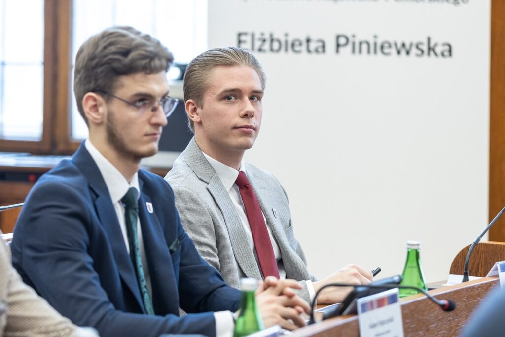 Session of the Regional Youth Parliament, photo by Szymon Zdziebło/tarantoga.pl for UMWKP
