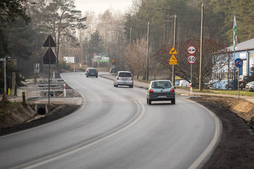 Zmodernizowana DW 266, fot. Szymon Zdziebło/tarantoga.pl dla UMWKP