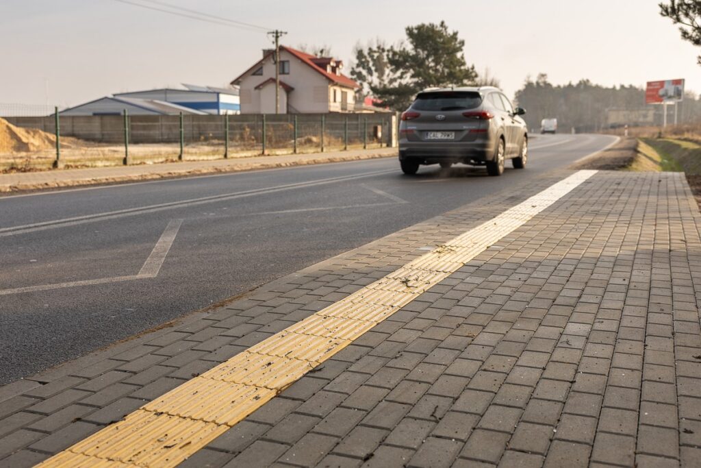 Zmodernizowana DW 266, fot. Szymon Zdziebło/tarantoga.pl dla UMWKP