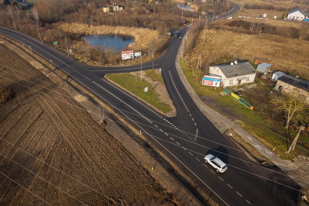 Zmodernizowana DW 266, fot. Szymon Zdziebło/tarantoga.pl dla UMWKP