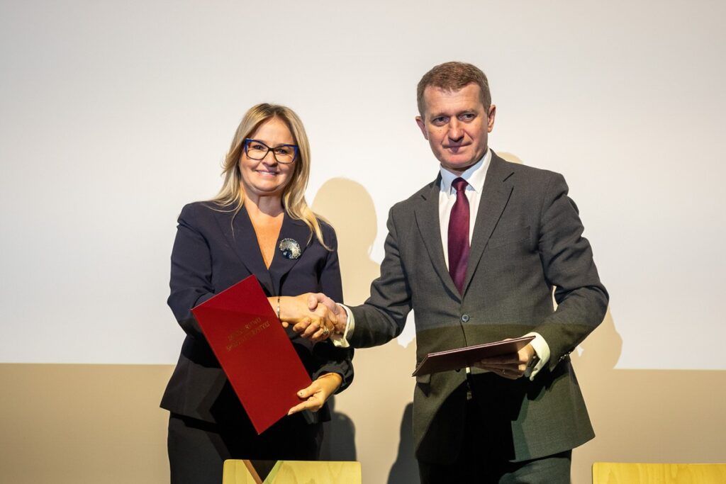 Spotkanie w Brzeskim Centrum Kultury i Historii „Wahadło” dotyczące rozbudowy bazy sportowej w województwie, fot. Szymon Zdziebło/tarantoga.pl dla UMWKP