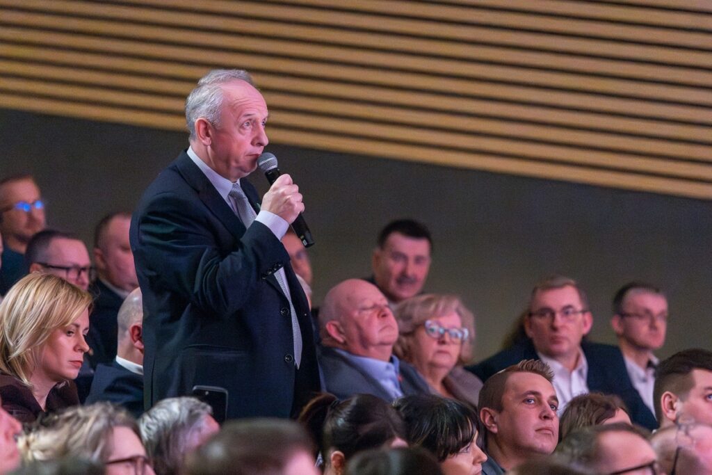 Spotkanie w Brzeskim Centrum Kultury i Historii „Wahadło” dotyczące rozbudowy bazy sportowej w województwie, fot. Szymon Zdziebło/tarantoga.pl dla UMWKP