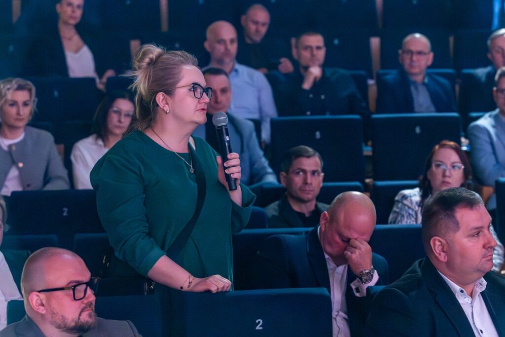 Spotkanie w Brzeskim Centrum Kultury i Historii „Wahadło” dotyczące rozbudowy bazy sportowej w województwie, fot. Szymon Zdziebło/tarantoga.pl dla UMWKP