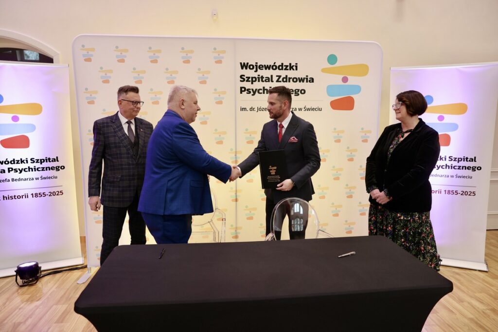 Signing of the contract with the construction contractor at the Regional Psychiatric Hospital in Świecie, photo by Andrzej Goiński/UMWKP