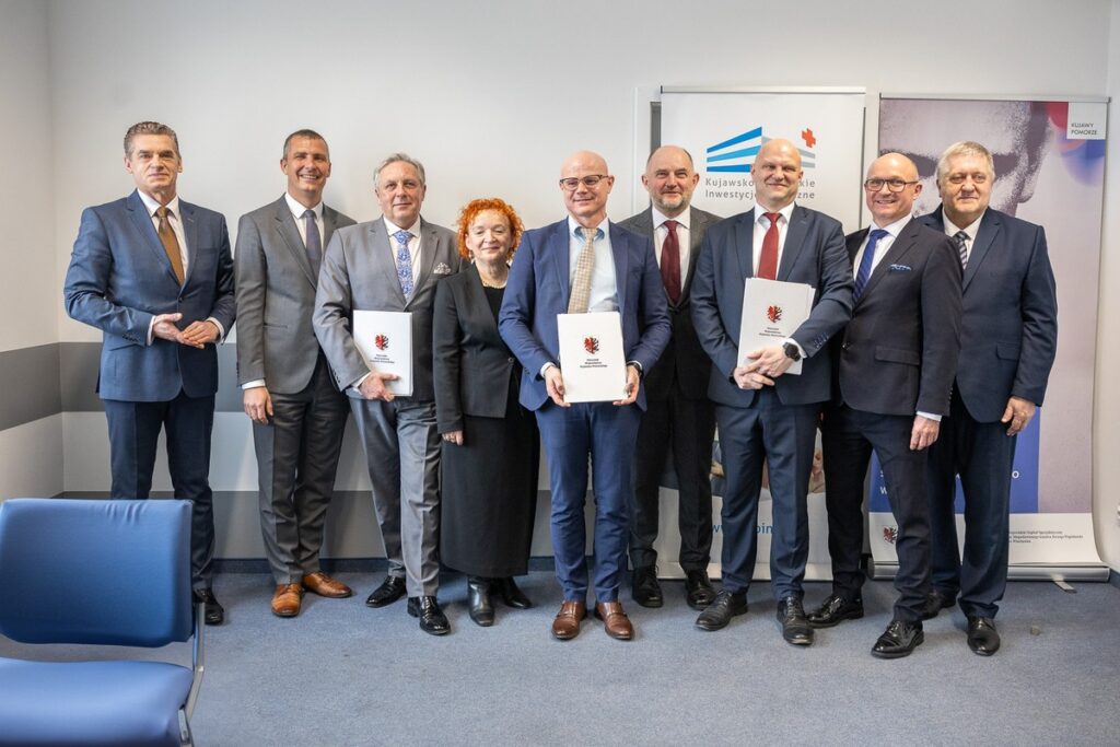 Ceremonia podpisania umowy z Budimeksem, fot. Szymon Zdziebło/tarantoga dla UMWKP