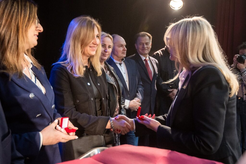 Uroczyste spotkanie z sołtysami w Zakrzewie w powiecie aleksandrowskim, fot. Szymon Zdziebło/tarantoga dla UMWKP