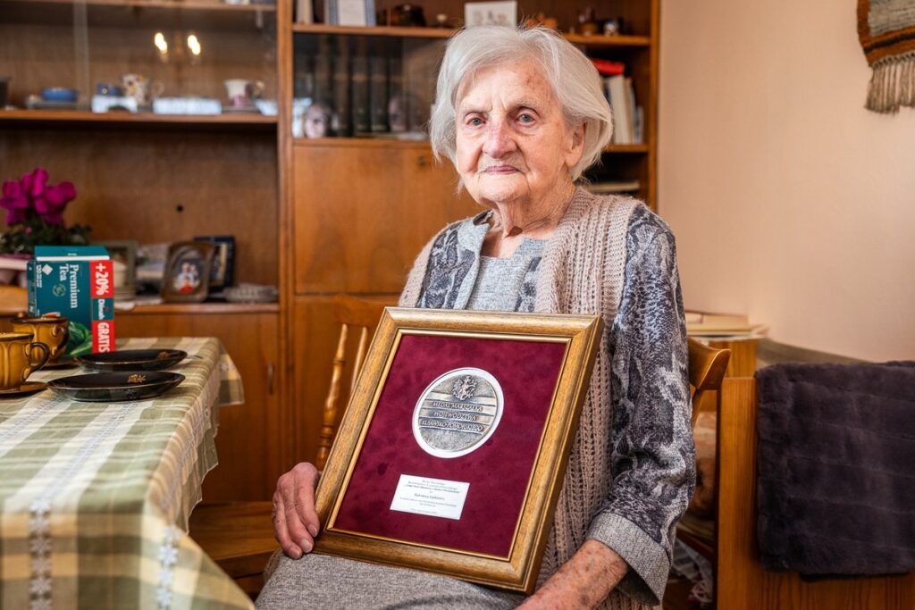 Wręczenie medalu Unitas Durat Rodsławie Łapkiewicz, fot. Szymon Zdziebło/tarantoga.pl dla UMWKP