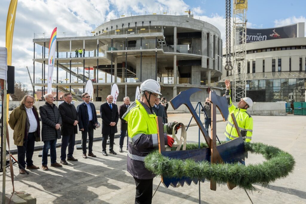 Wiecha na budowie czwartego kręgu Opery Nova, fot. Tomasz Czachorowski/eventphoto dla UMWKP