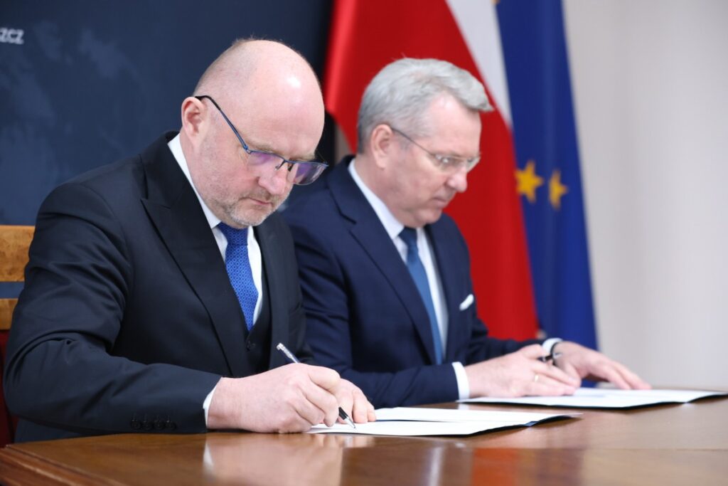 Funding Agreement Signed for Medical Internships, photo by Tomasz Czachorowski/eventphoto.com.pl for UMWKP