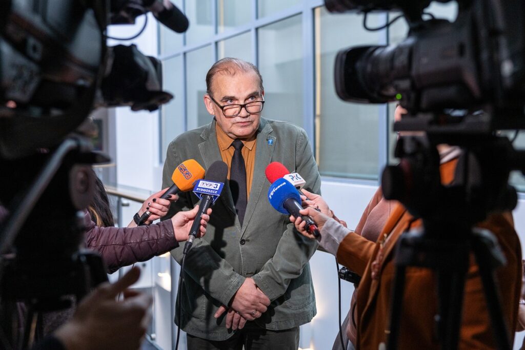 Podpisanie porozumień z przedstawicielami jednostek samorządu terytorialnego, fot. Szymon Zdziebło/tarantoga.pl dla UMWKP