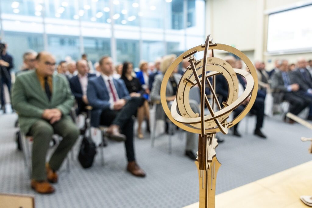 Podpisanie porozumień z przedstawicielami jednostek samorządu terytorialnego, fot. Szymon Zdziebło/tarantoga.pl dla UMWKP