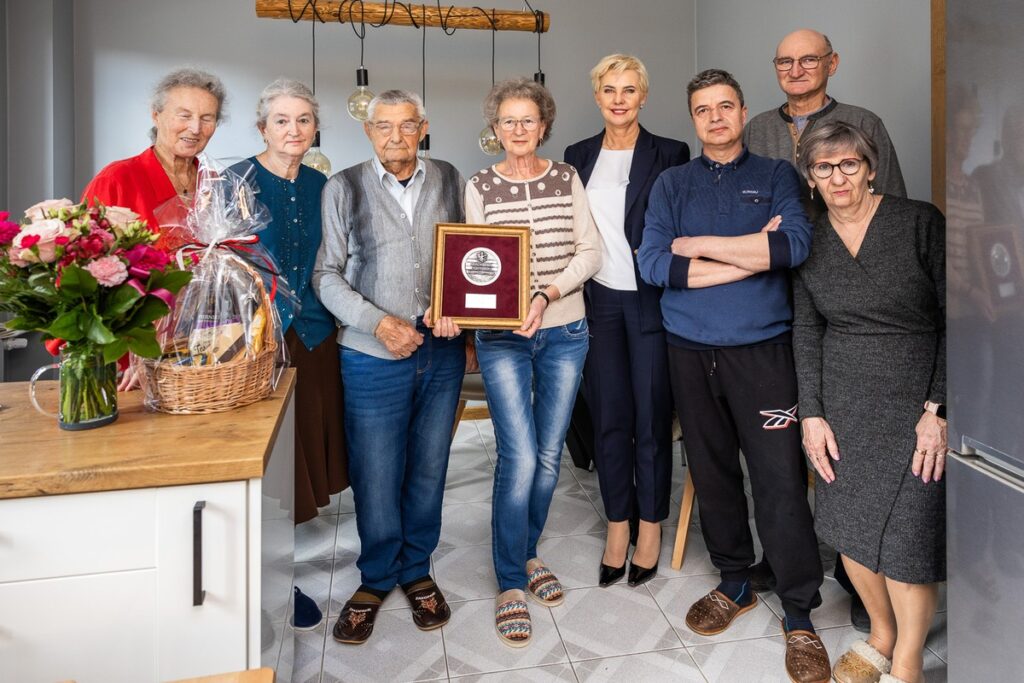 Awarding of the Unitas Durat medal to Irena Stafa, photo by Szymon Zdziebło/tarantoga.pl for UMWKP