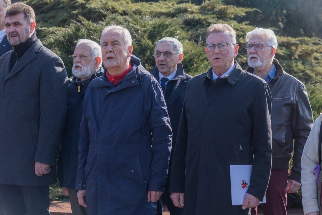 Uroczystość pod toruńskim pomnikiem Jana Pawła II, fot. Mikołaj Kuras dla UMWKP