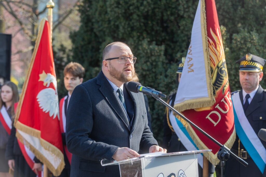 Uroczystość pod toruńskim pomnikiem Jana Pawła II, fot. Mikołaj Kuras dla UMWKP
