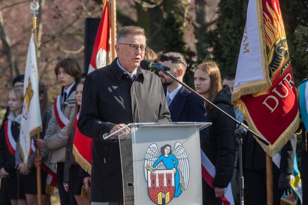 Uroczystość pod toruńskim pomnikiem Jana Pawła II, fot. Mikołaj Kuras dla UMWKP