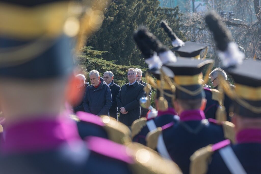Uroczystość pod toruńskim pomnikiem Jana Pawła II, fot. Mikołaj Kuras dla UMWKP