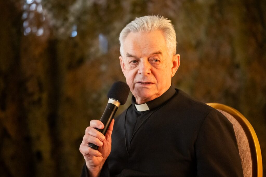 Bratem Marian Markiewicz podczas spotkania w I Katolickim Liceum Ogólnokształcącym w Bydgoszczy