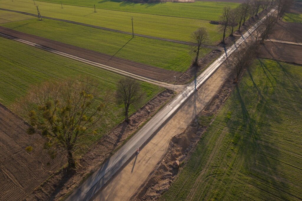 Modernizacja drogi wojewódzkiej nr 563, fot. Szymon Zdziebło/tarantoga.pl dla UMWKP