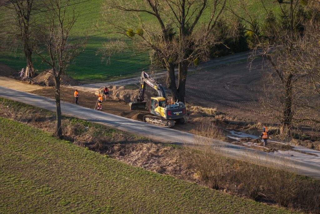 Modernizacja drogi wojewódzkiej nr 563, fot. Szymon Zdziebło/tarantoga.pl dla UMWKP