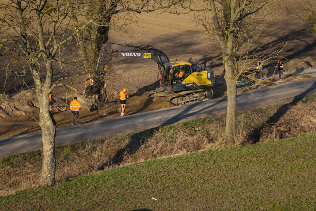 Modernizacja drogi wojewódzkiej nr 563, fot. Szymon Zdziebło/tarantoga.pl dla UMWKP