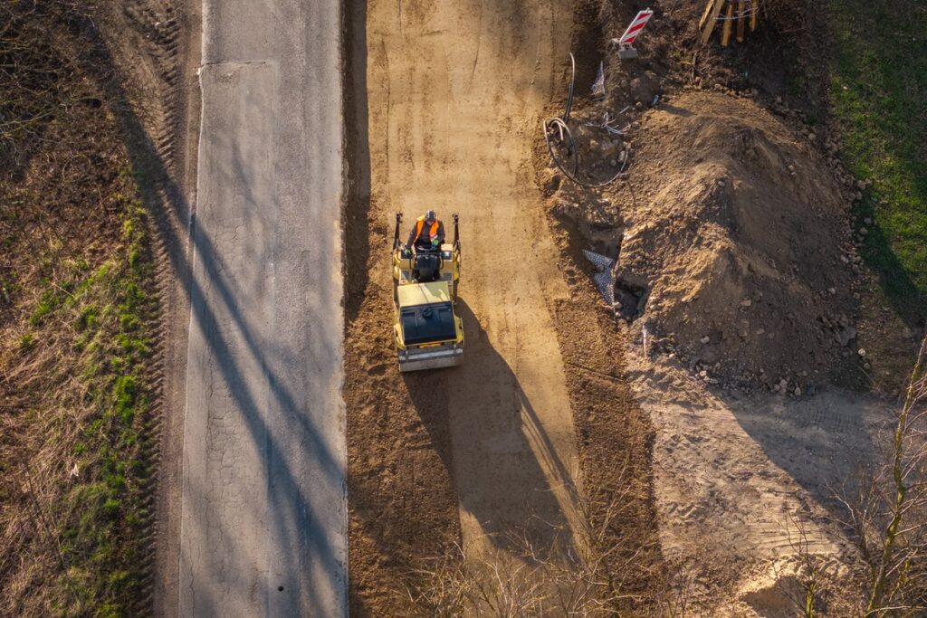 Modernizacja drogi wojewódzkiej nr 563, fot. Szymon Zdziebło/tarantoga.pl dla UMWKP