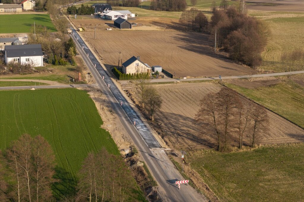 Modernizacja drogi wojewódzkiej nr 563, fot. Szymon Zdziebło/tarantoga.pl dla UMWKP
