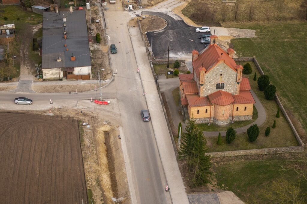 Modernizacja drogi wojewódzkiej nr 563, fot. Szymon Zdziebło/tarantoga.pl dla UMWKP