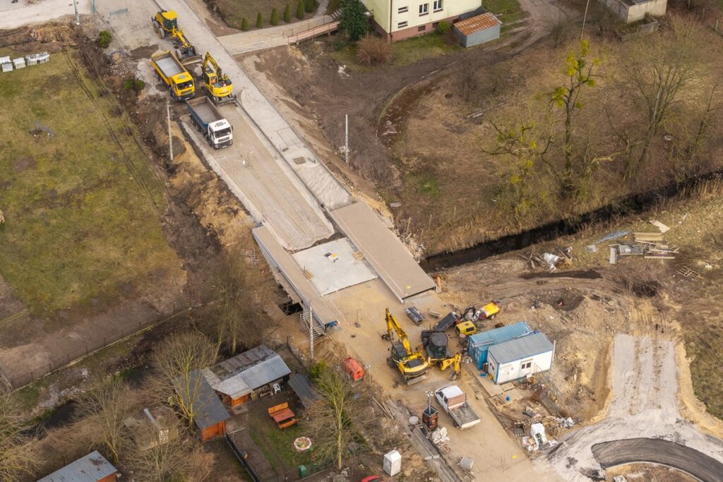 Modernizacja drogi wojewódzkiej nr 563, fot. Szymon Zdziebło/tarantoga.pl dla UMWKP