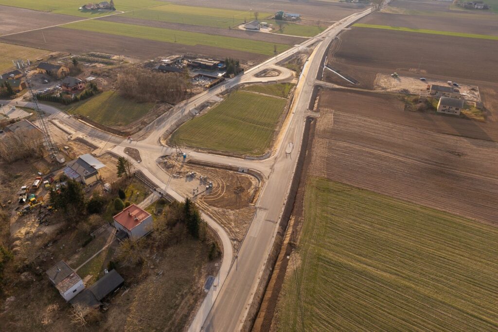 Modernizacja drogi wojewódzkiej nr 563, fot. Szymon Zdziebło/tarantoga.pl dla UMWKP