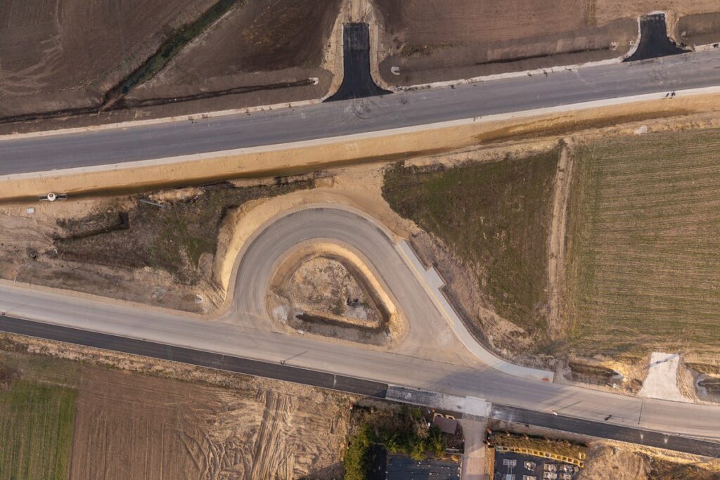 Modernizacja drogi wojewódzkiej nr 563, fot. Szymon Zdziebło/tarantoga.pl dla UMWKP